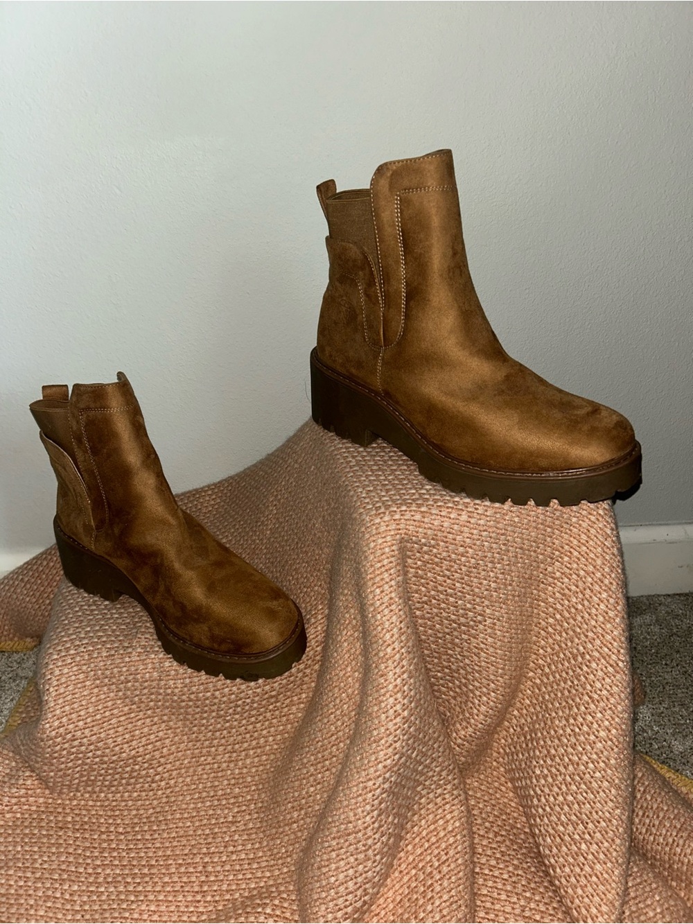 NEW Rock & Candy Chestnut Brown Suede Chelsea Lug Booties Sz 10